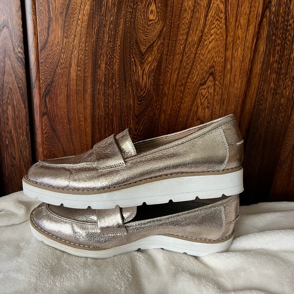 A New Day Cool Gold Metallic Look Loafers, womens size 10, good condition - Picture 2 of 11